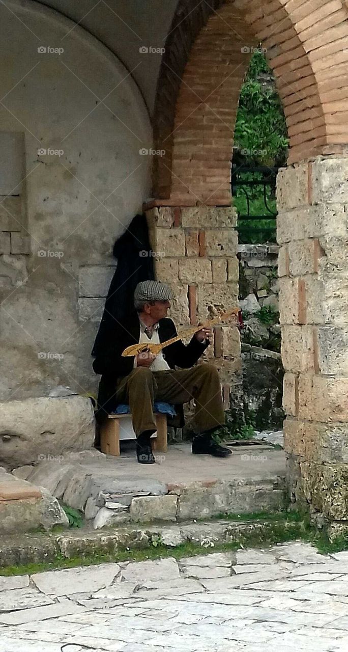 Musican in Kruja