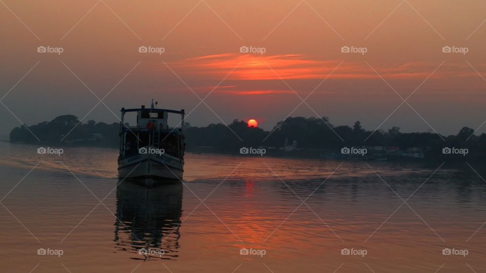 Sunset
Holy River Ganga
#phone photography
#lenovo vibe x3