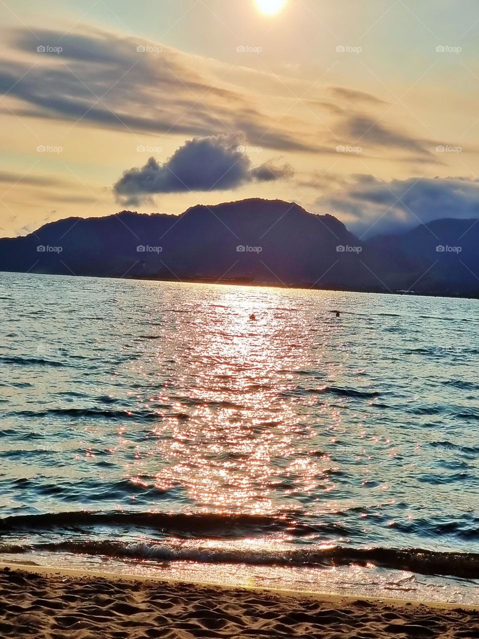 horizon fun scenery day exotic waves dusk concept surf family summer vacation vacations trip natural lagoon view luxury turquoise inspiration mood white sunrise coastline sunshine honeymoon seascape sunlight hawaii beauty tranquil coconut seychelles