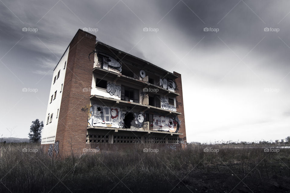 graffiti grass building abandoned by ideimos