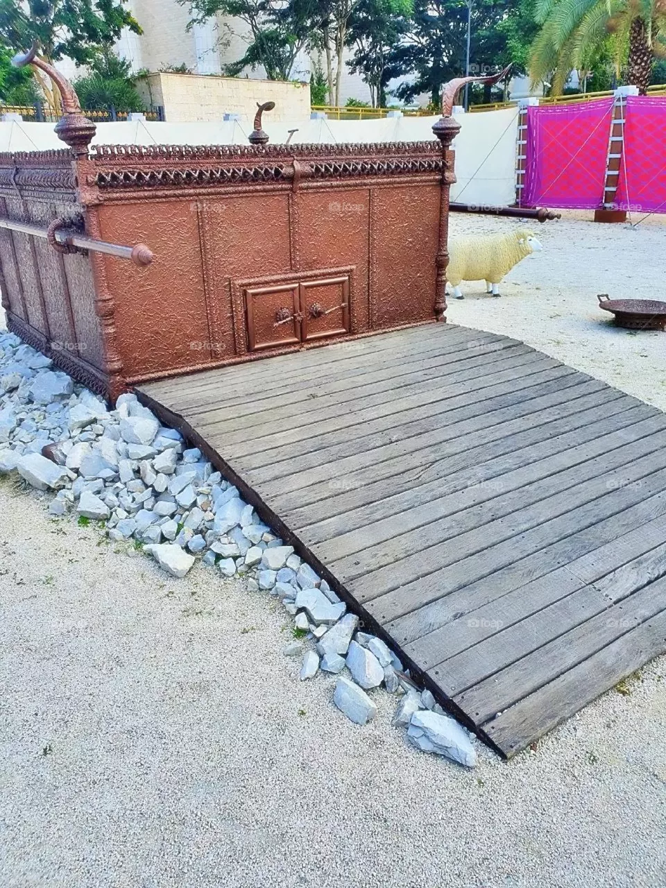 element linear symbol altar decoration famous people king covenant culture jesus worship tradition tourist israeli sacrifice nature menorah temple mount old city destination wall tabernacle biblical gold stone golden archeology israel history temple