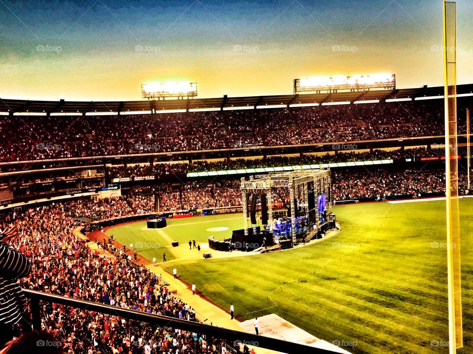 Concert an Angels stadium 