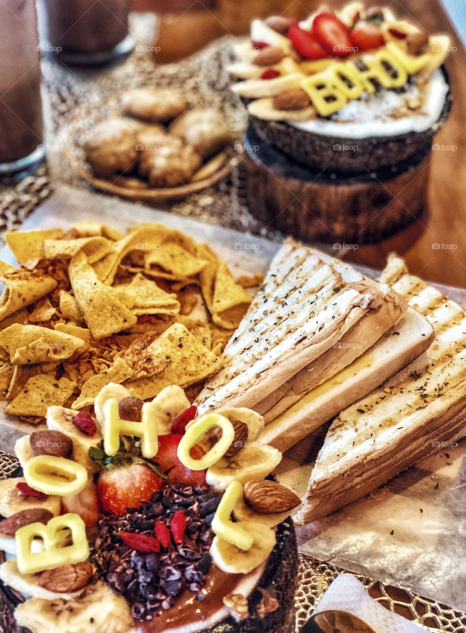 This delicious snack served right in front of me always brings a satisfying smile to my happy tummy. 💛