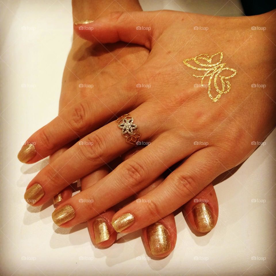 gold manicure