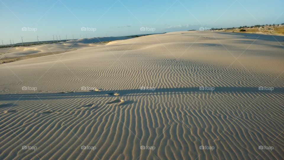 tapete de areia lapidado pelo vento na areia