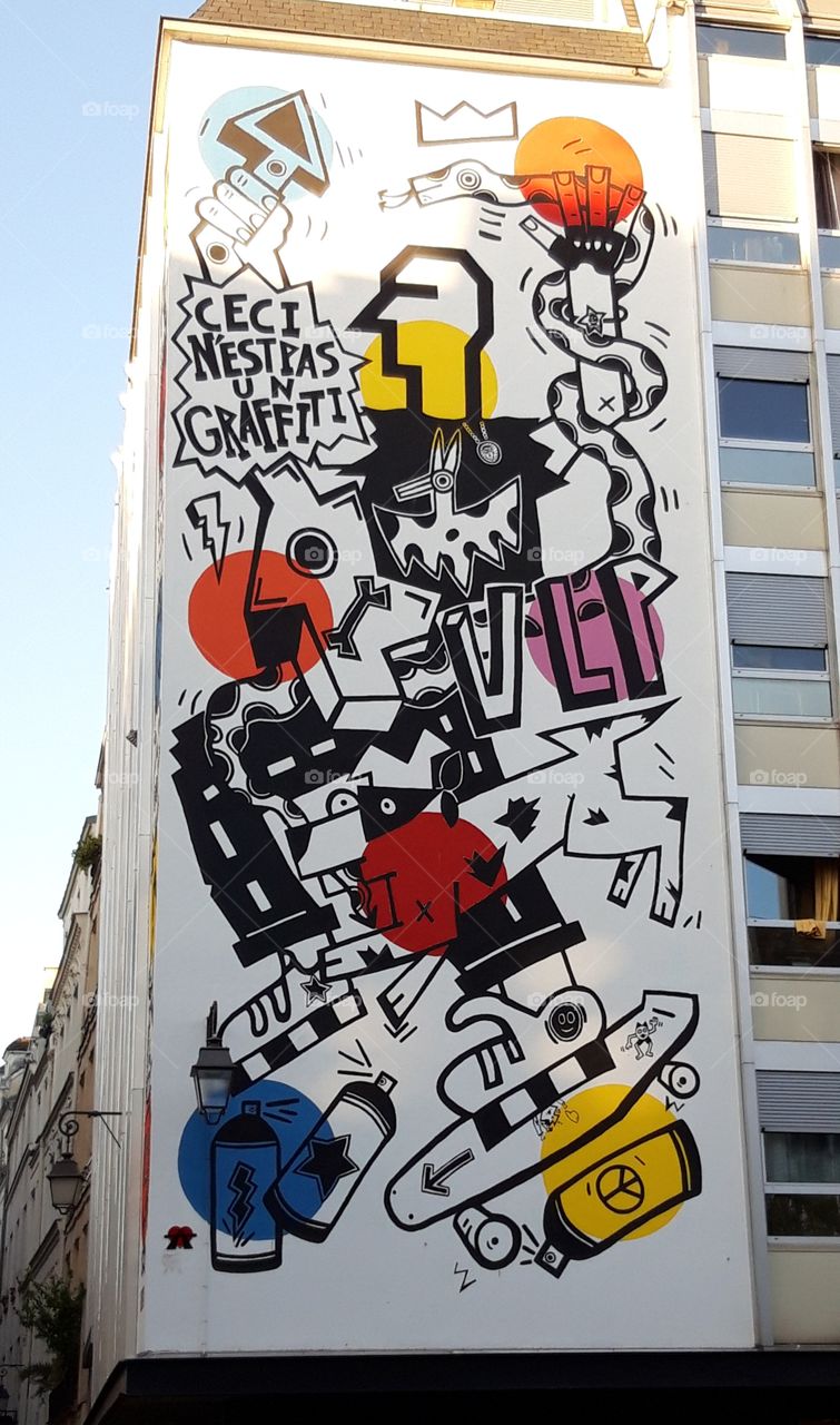 painted wall in Paris