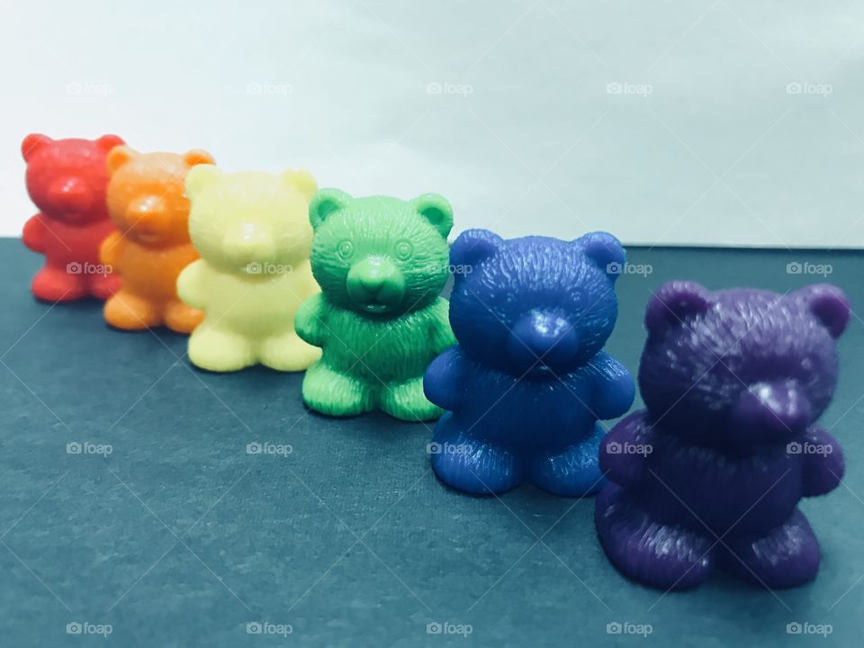 Time to sort the colorful teddy bears! 