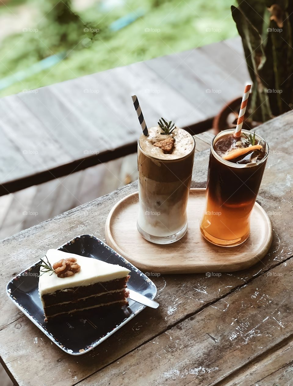 ice coffee caramel and cake