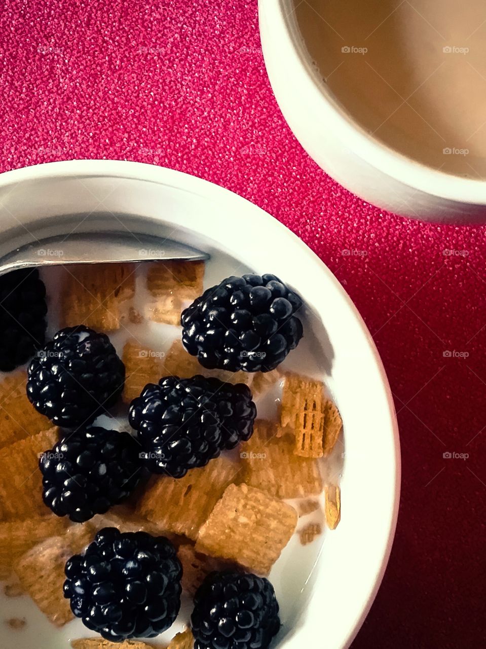 Blackberries on cereal with coffee