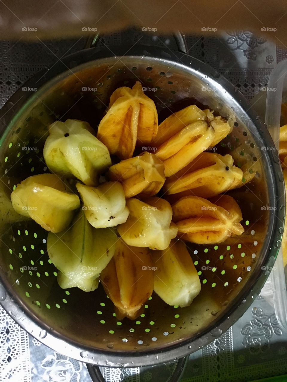 Star fruits in the bowl