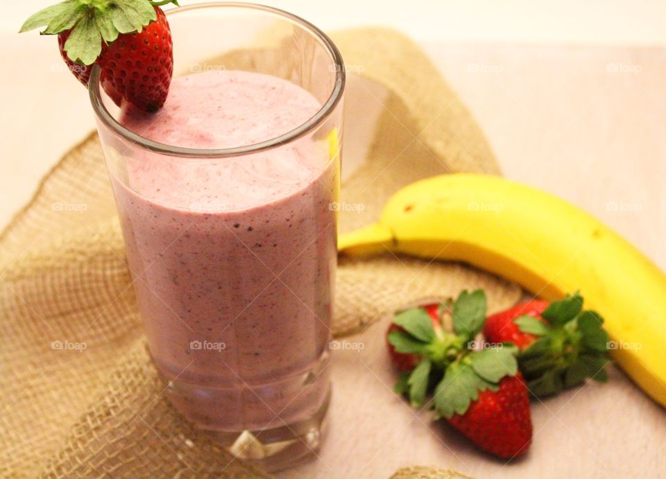 Strawberry banana smoothie 