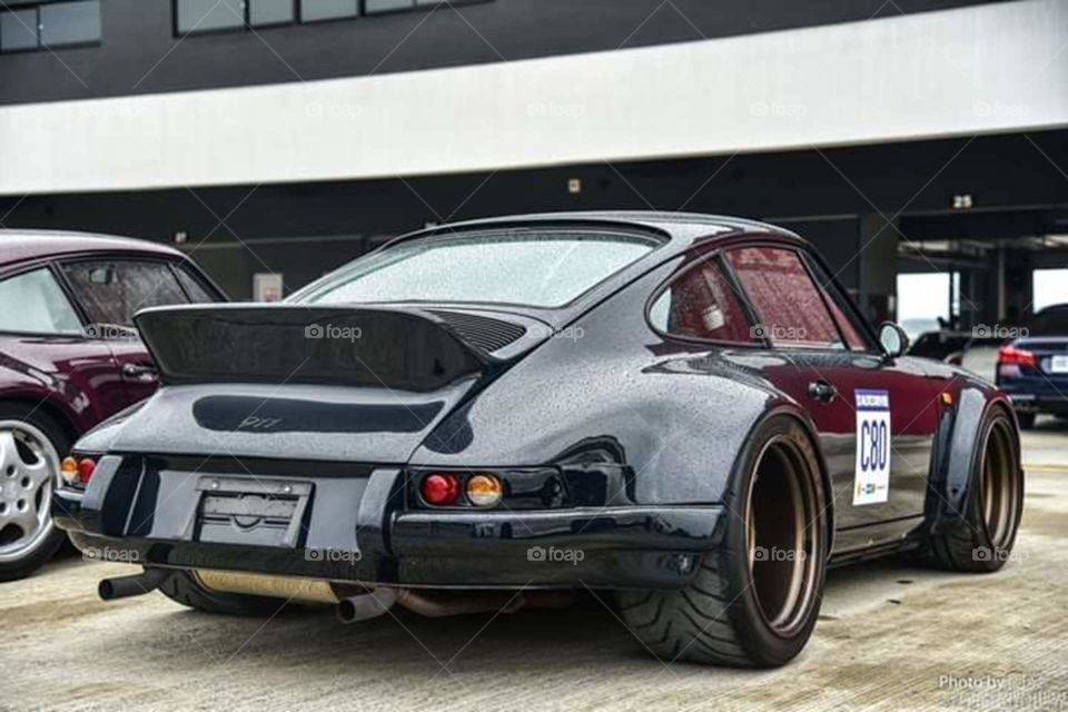 Porsche. 911