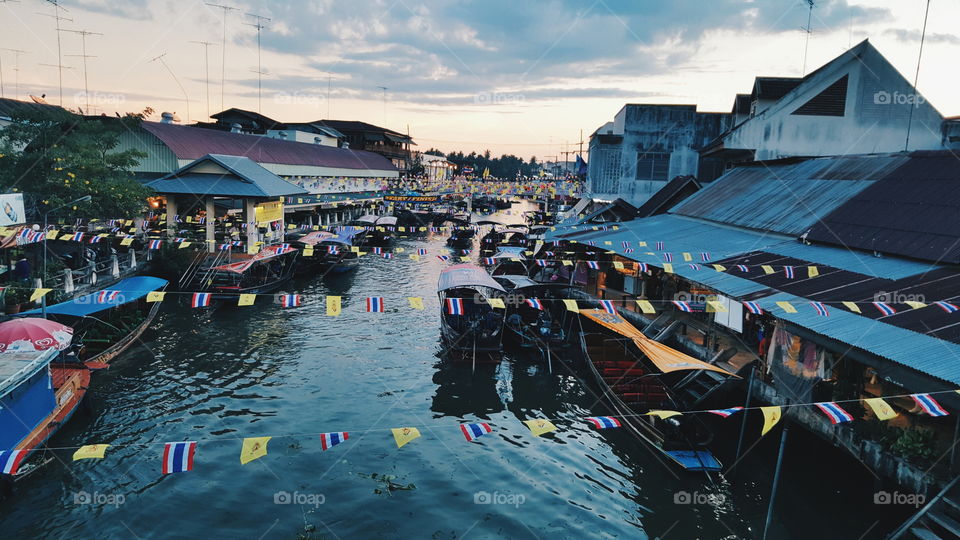 Amphawa Floating Market at Dusk