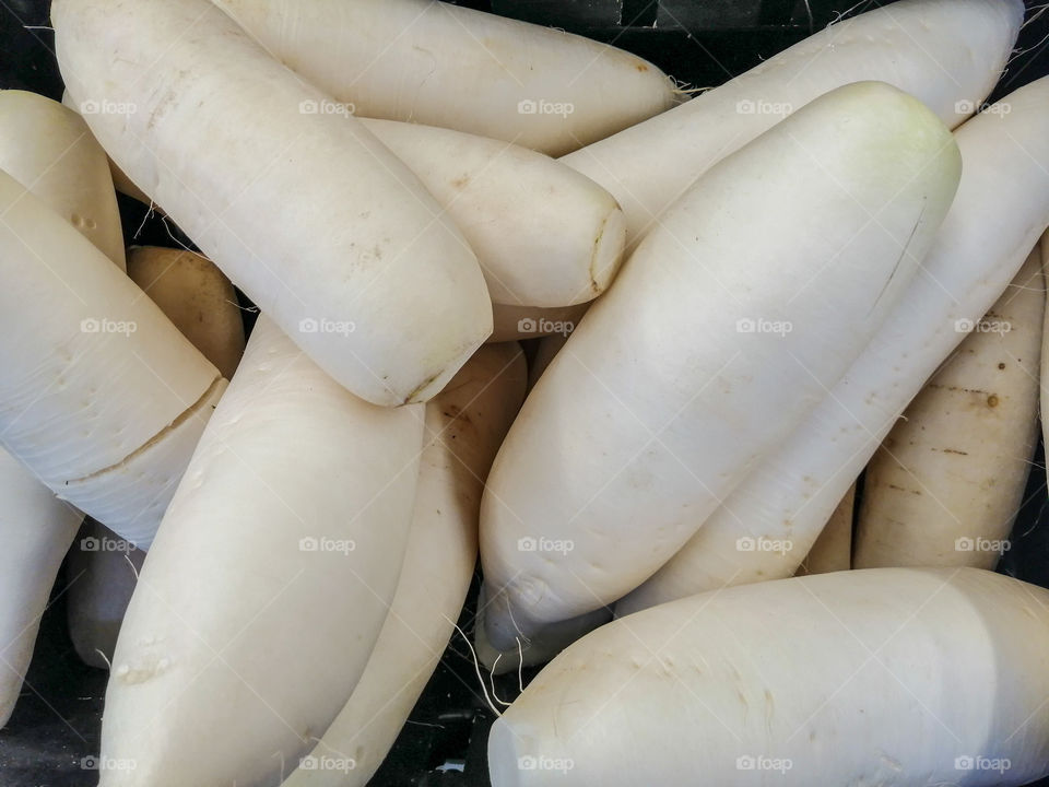 Bulk Chinese radish in a grocery store