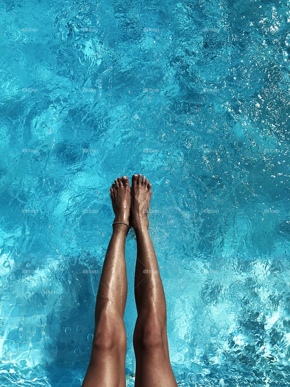 Relaxation in swimming pool 