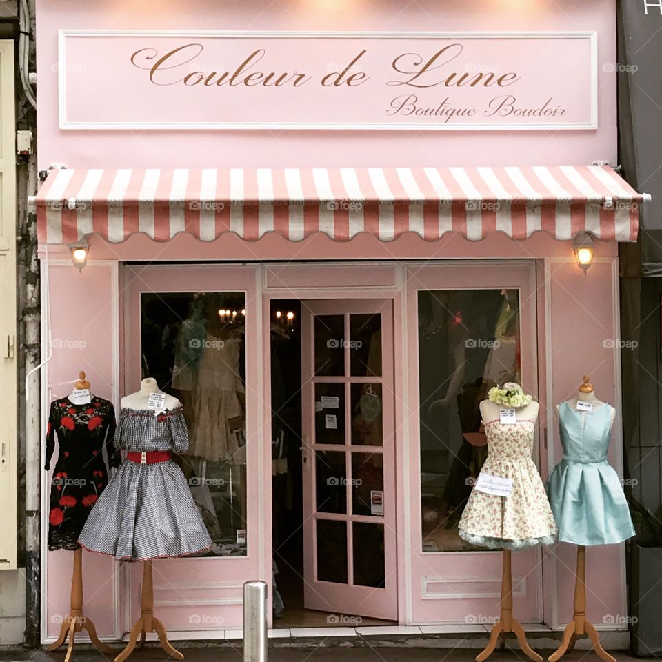 The pink-iest corner in Cannes, France. Share some love for vintage clothes...