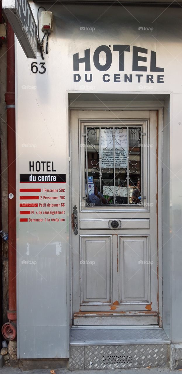 cheap hotel in Paris