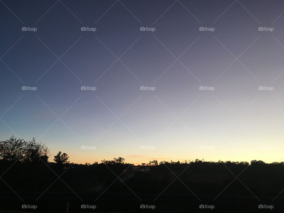 Rodovia Bispo Dom Gabriel Paulino Bueno Couto, sentido Jundiaí - Cabreuva, durante o amanhecer.