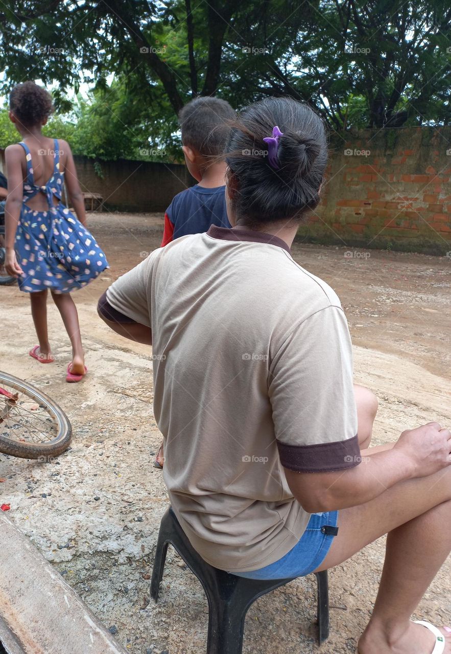 Brincar é aprender!  É por meio da brincadeira, que a criança, vivência experiências e, aprende conceitos sobre si, outras pessoas, espaços, objetos, estruturas e o meio em que vive.