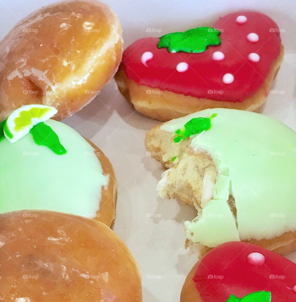 Strawberry and key lime donuts 🍩