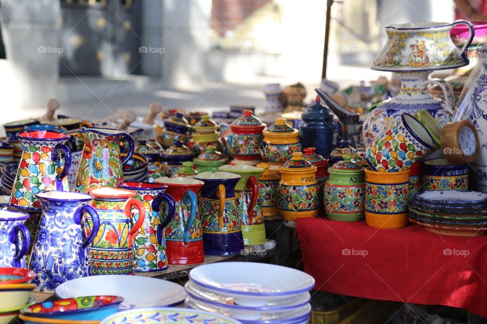 Colourful pottery 