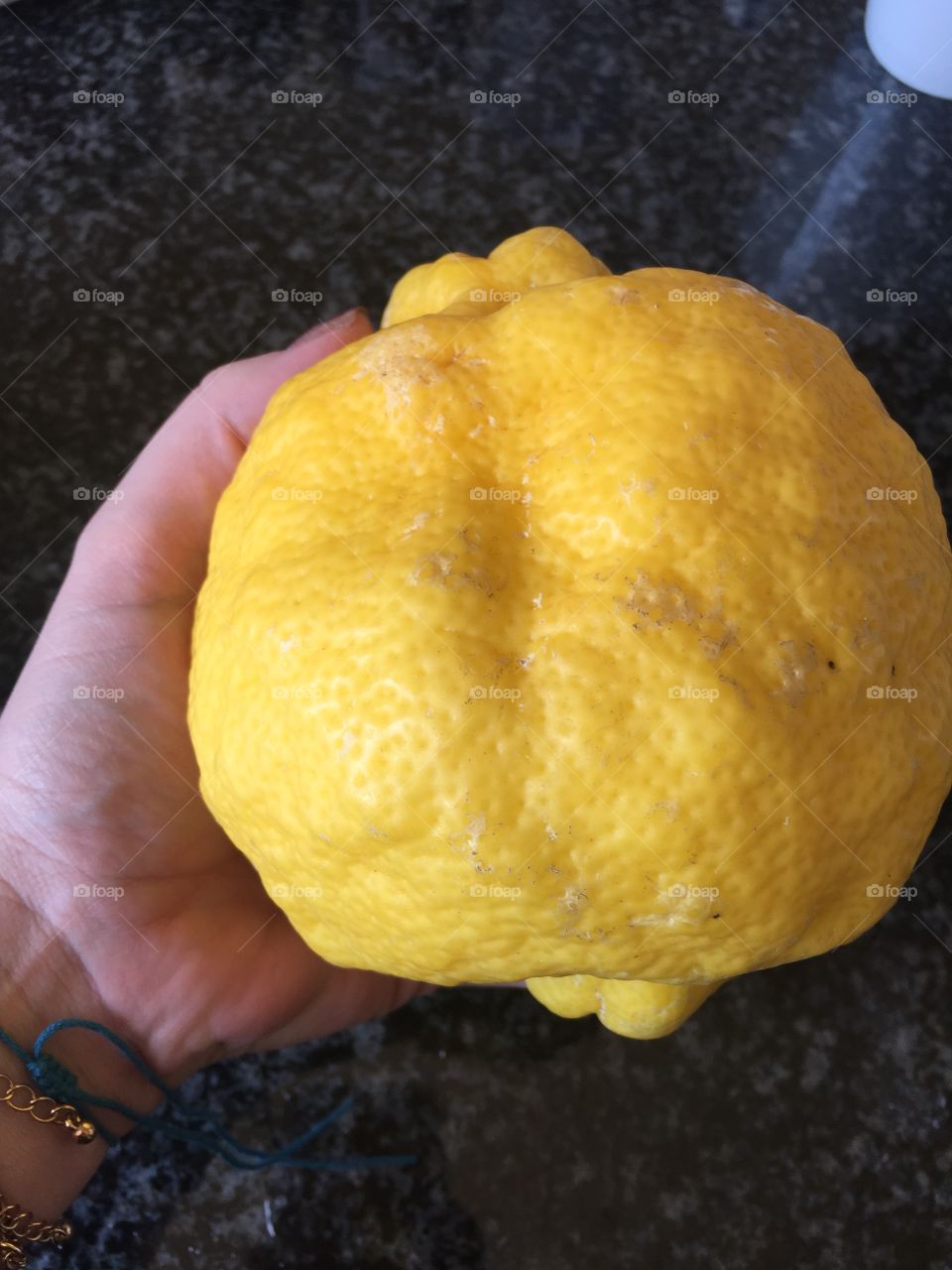 Hige yeloow lemon
