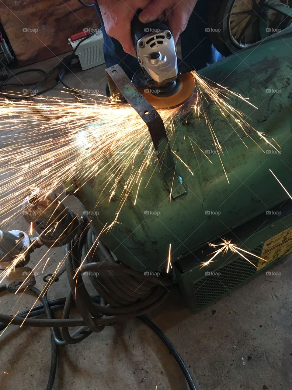 GRINDING SPARKS