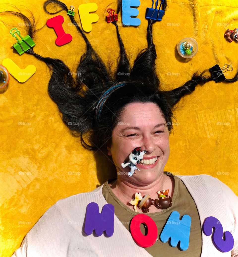 Advertising The Colorful Life Of A Mom With Kids Help And Letterings Written On Yellow Background Saying “MOMS LIFE” Profil Angle