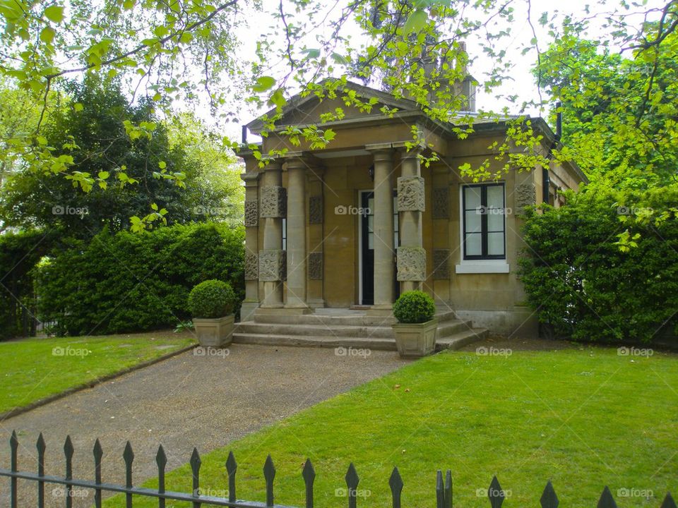 THE QUEENS GATE LODGE PRIVATE RESIDENCE LONDON, ENGLAND