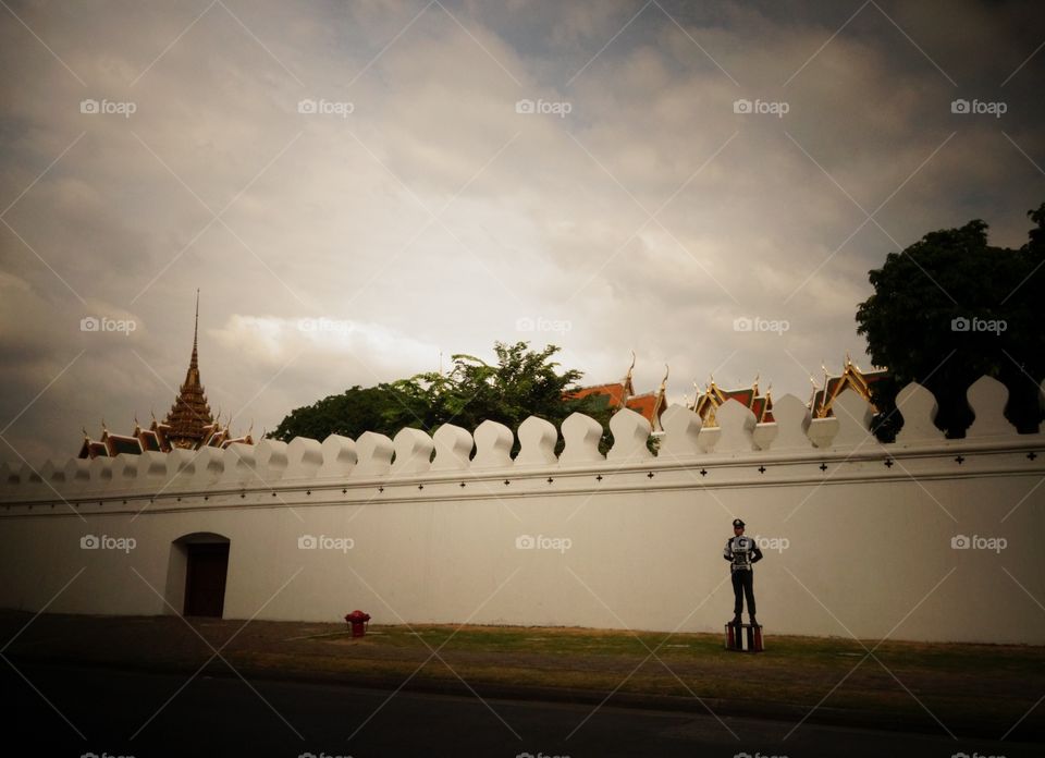 do you see soldier thai palace wall