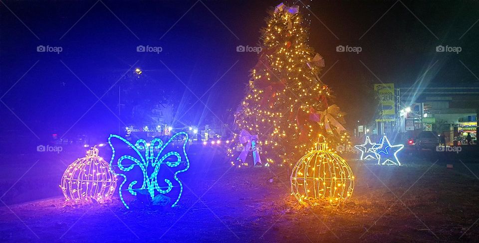 beautiful design of striking and colored Christmas lights for tourists and neighbors to take photos in our city