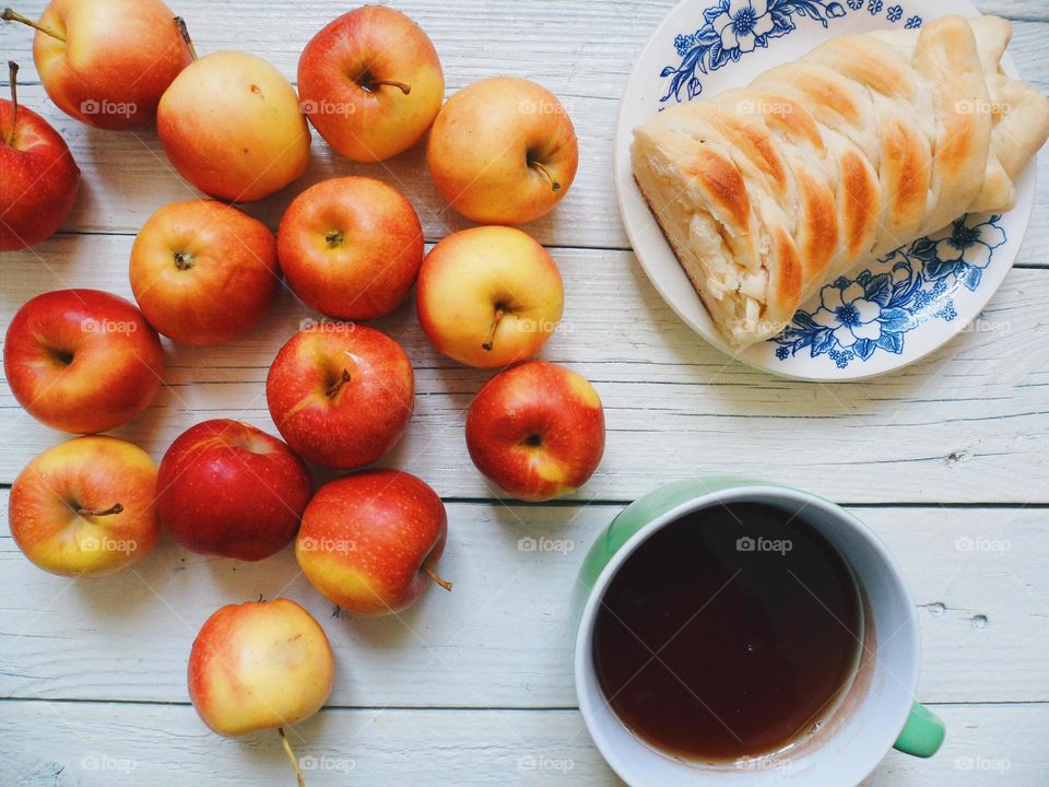 Apple pie, apples and Cup of tea