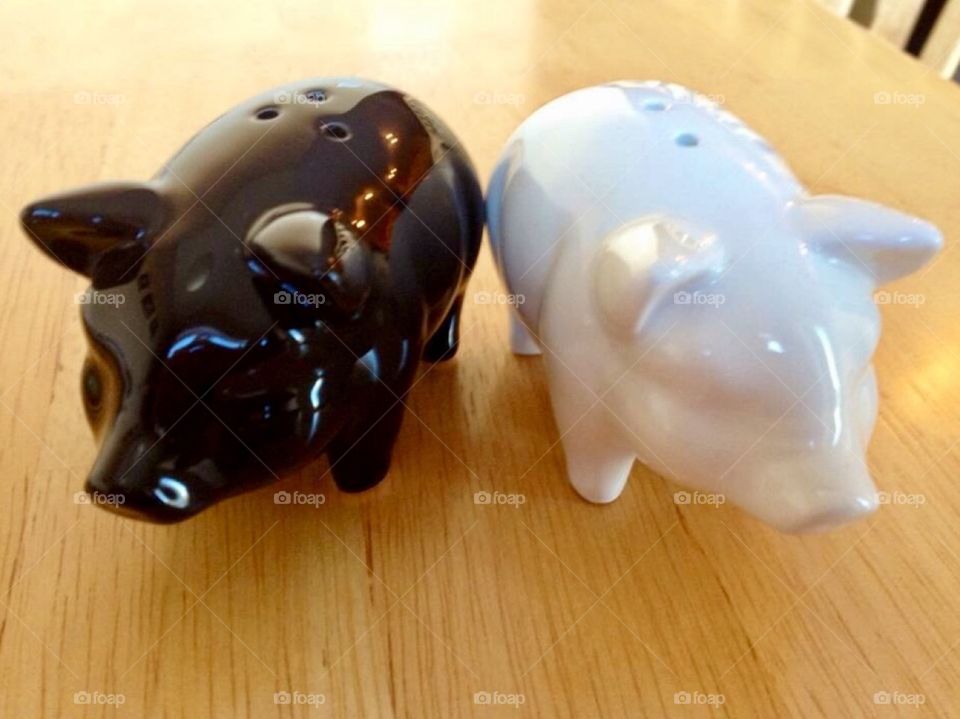 Salt n pepper shakers - pigs