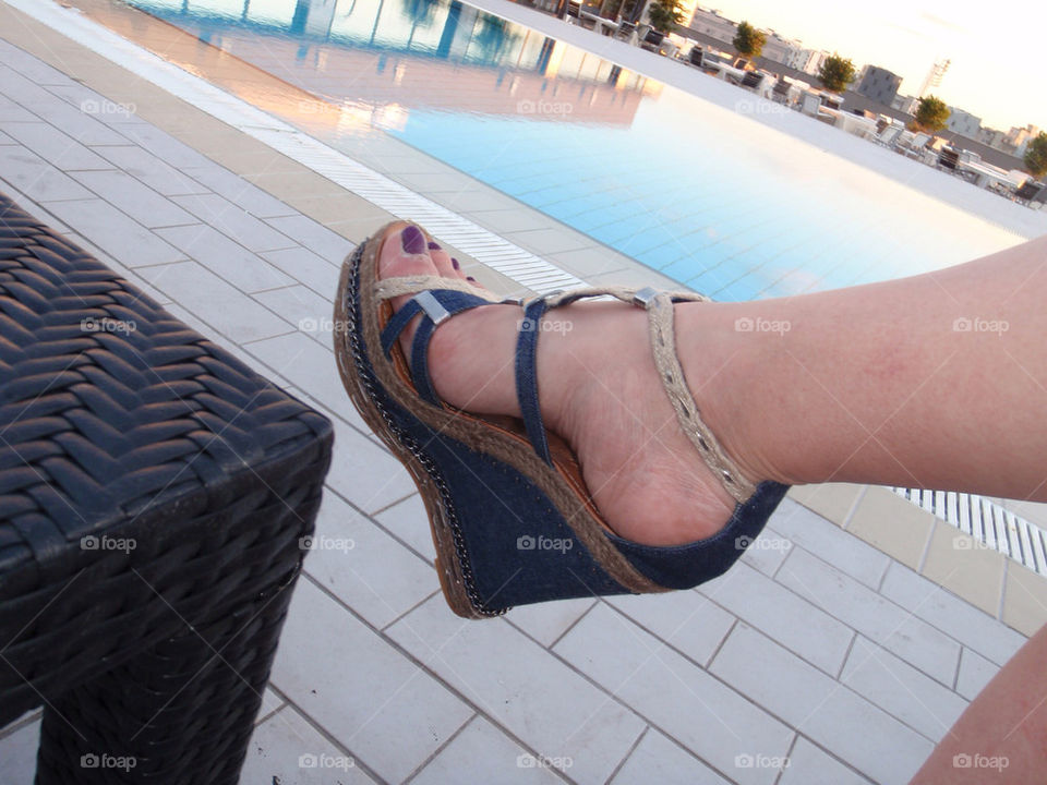 pool shoe foot relaxing by splicanka