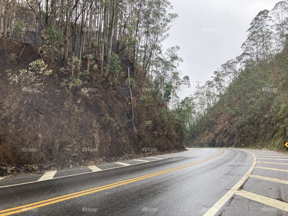 Apesar da água, na Serra dos Cristais ainda há o cheiro de fumaça. 

O ar está poluído mesmo com chuva. O que fazer?

Por enquanto: paciência…