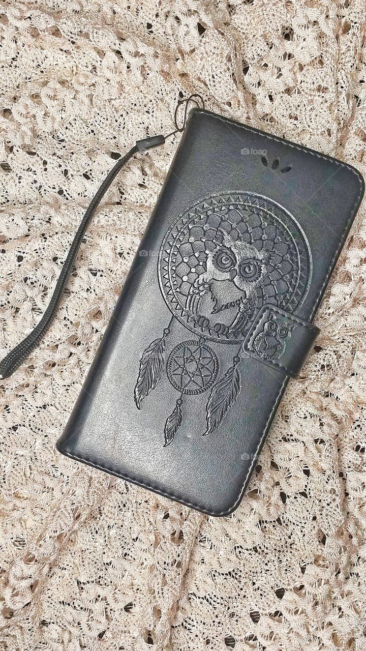 Black phone cover with a design of an owl