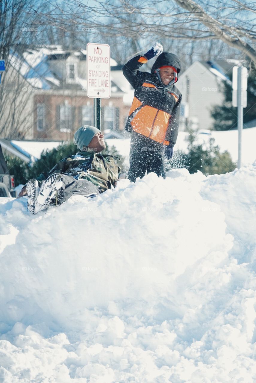 People enjoying the aftermath of US snowstorm Jonas. 