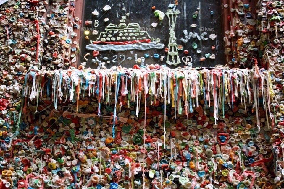 Gum wall