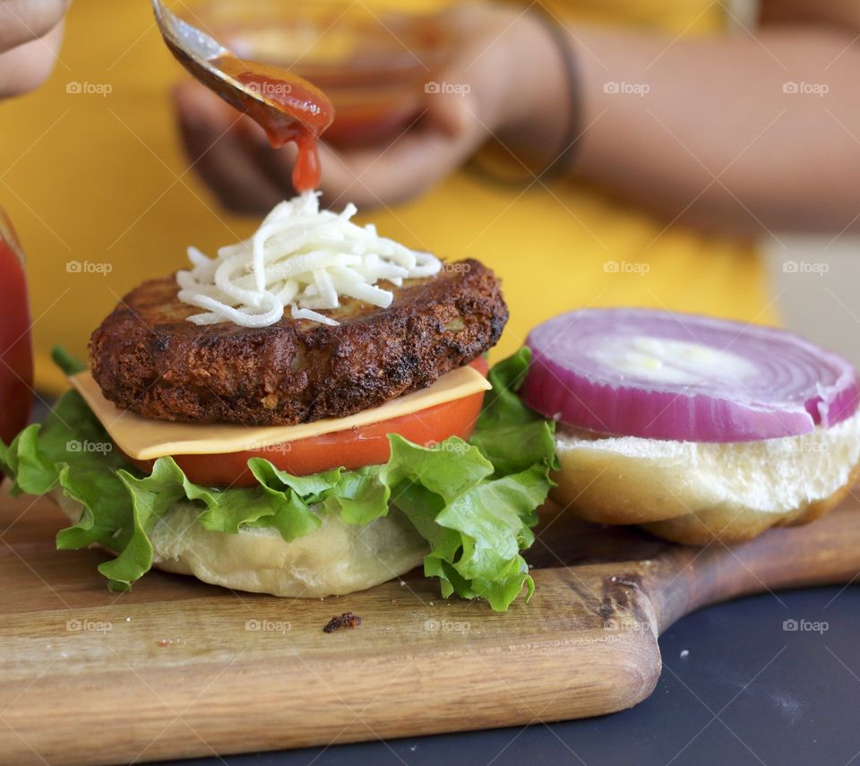 Making a burger at home 