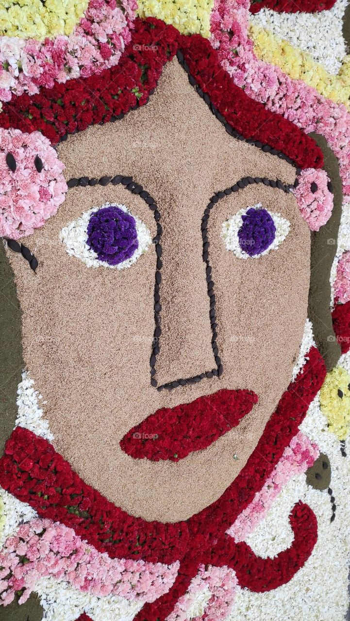 Flowers on the flower face.