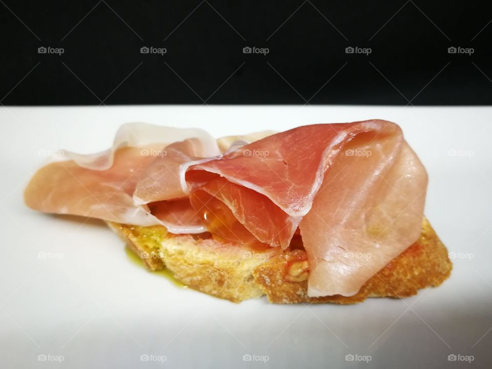 Tomato bread and salted ham