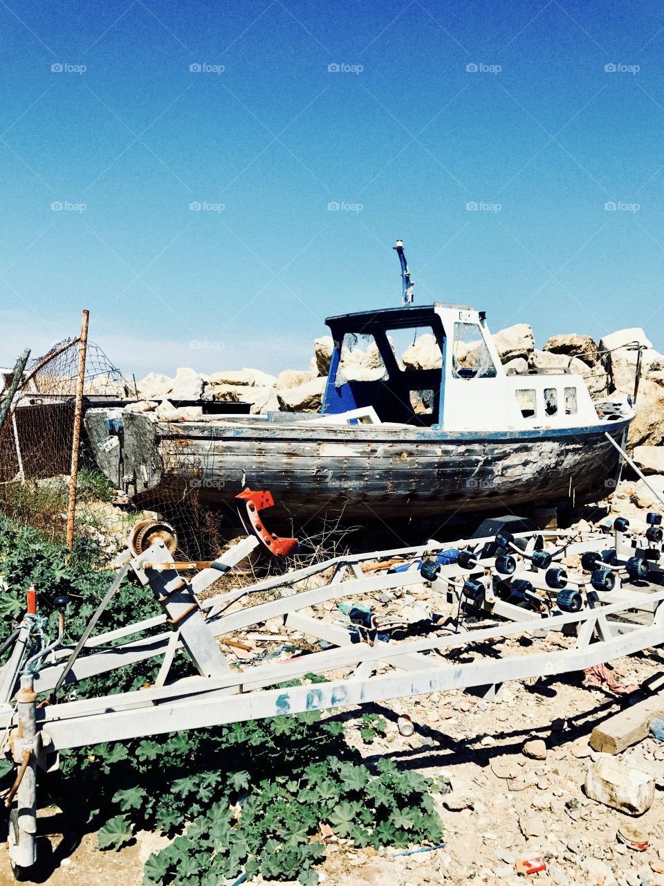 Boat, abandoned, sea