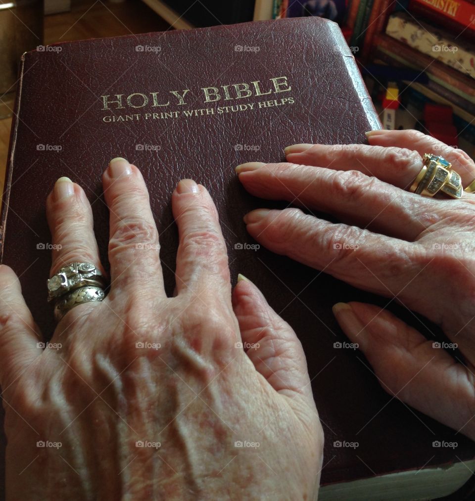 Mamas hands on the bible