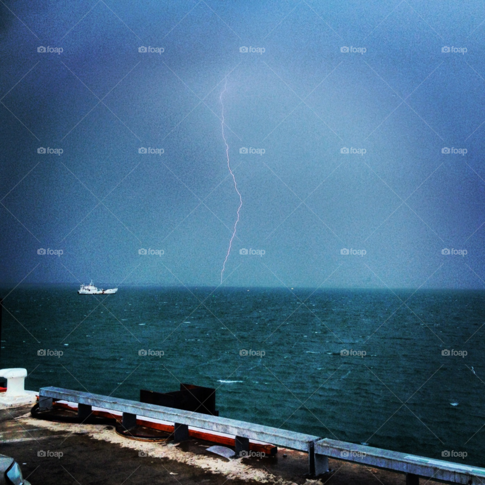 darwin australia storm lightning darwin harbour by dannysnaps