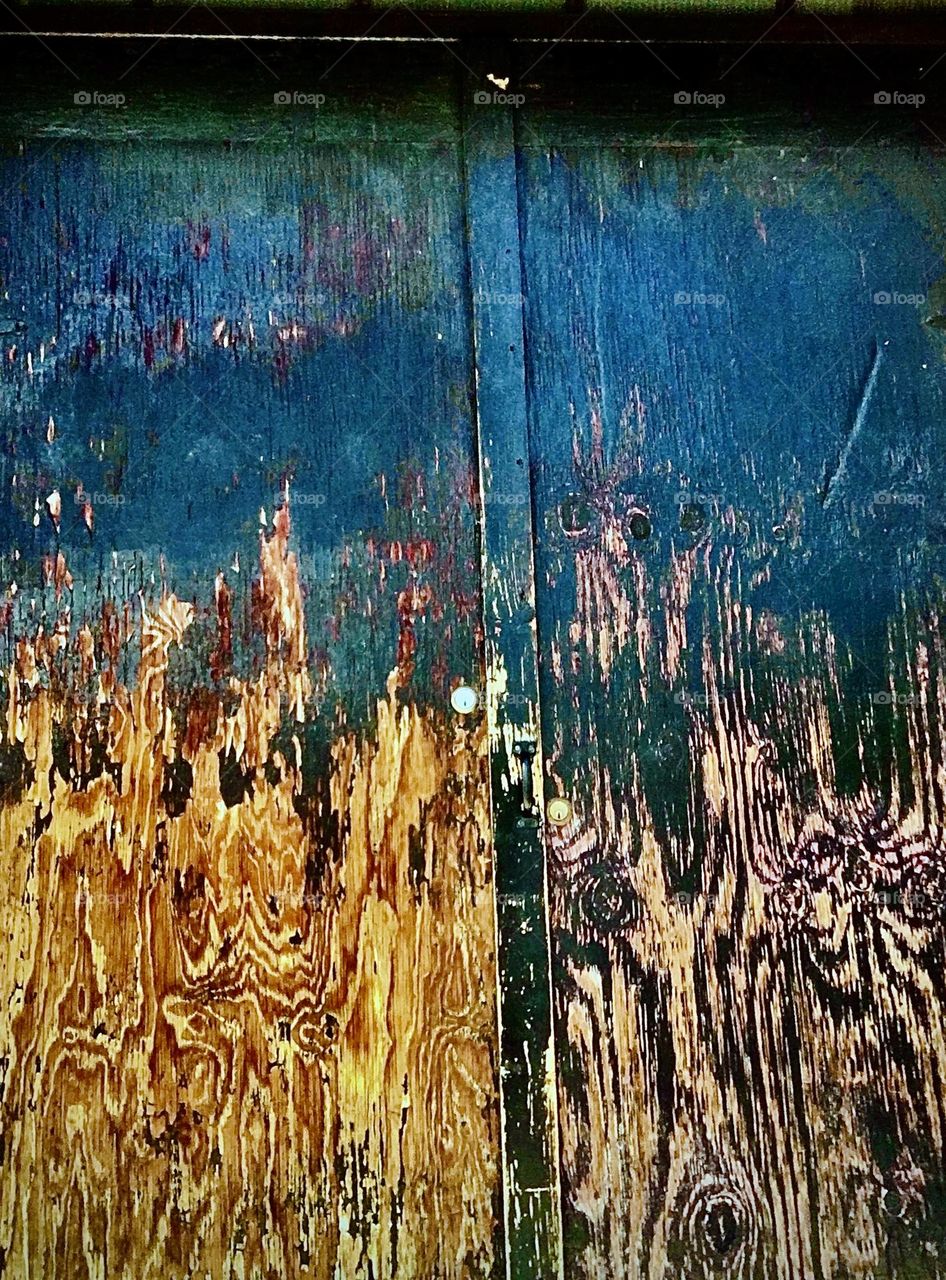 An unassuming old wooden door near “Vernon Jackson Ave” in “Long Island City”, Queens can reveal a completely different dimension hidden in the grain that appears in be dancing like fire. 2019. Hypnotic Productions