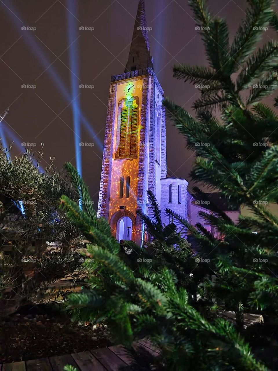Purple and yellow light show on the parish Saint-Pierre and Saint-Paul of Quéven