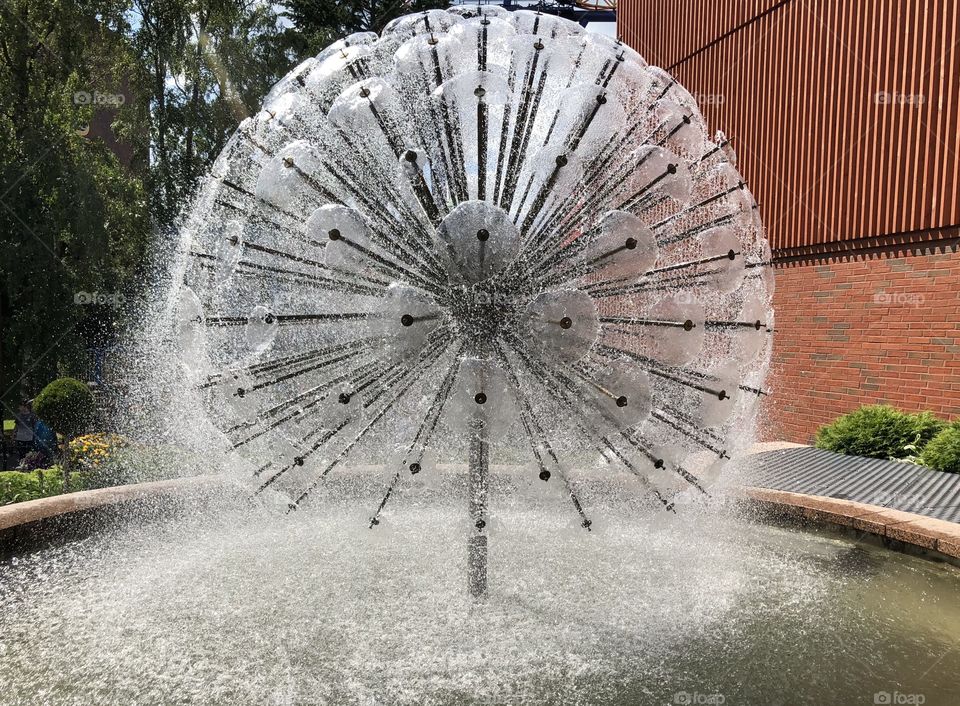 Shapes, round water fountain 