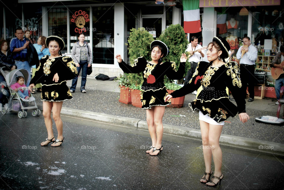 Street Festival Dancing Ladies 