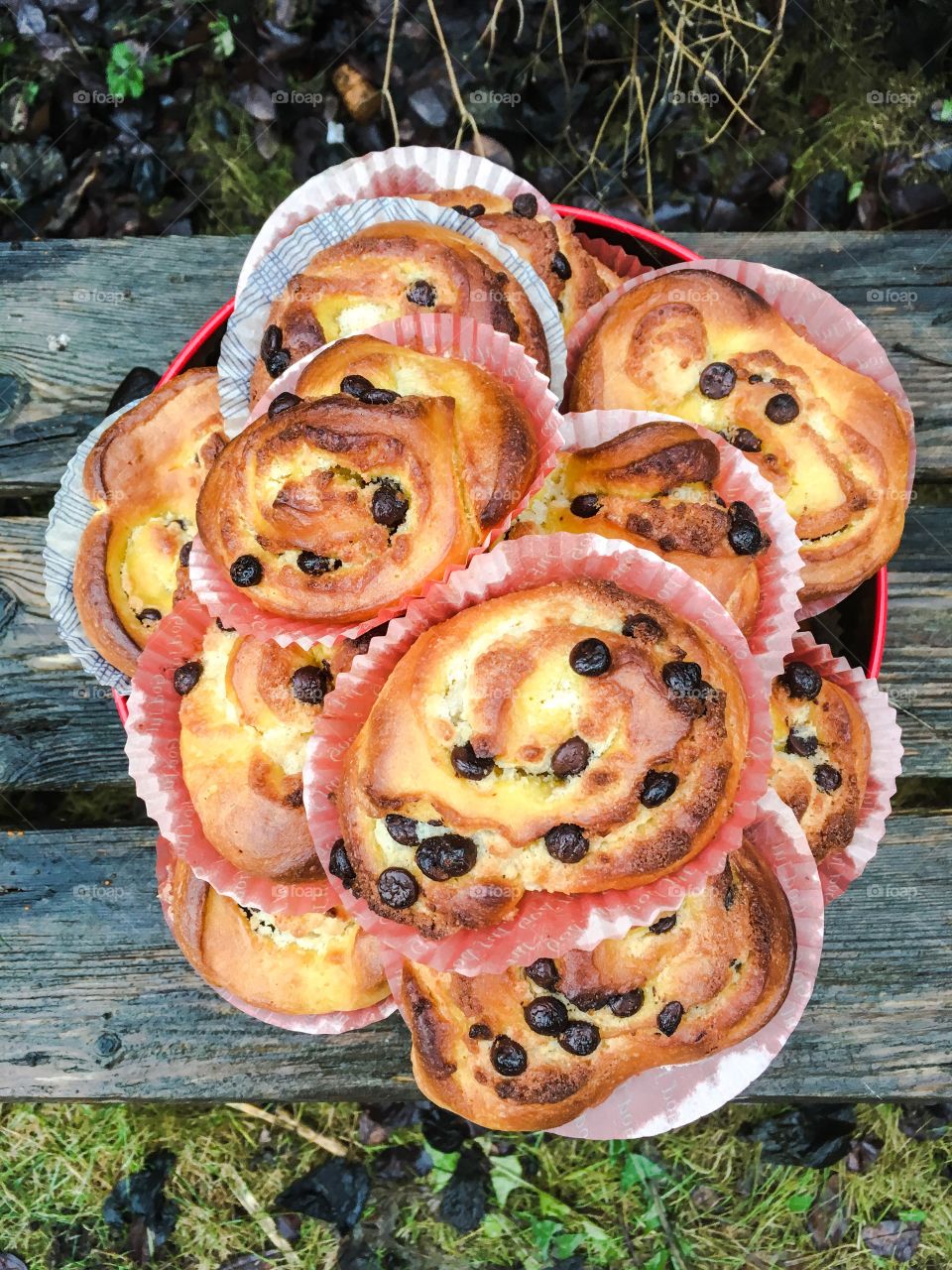 saffron buns with chocolate