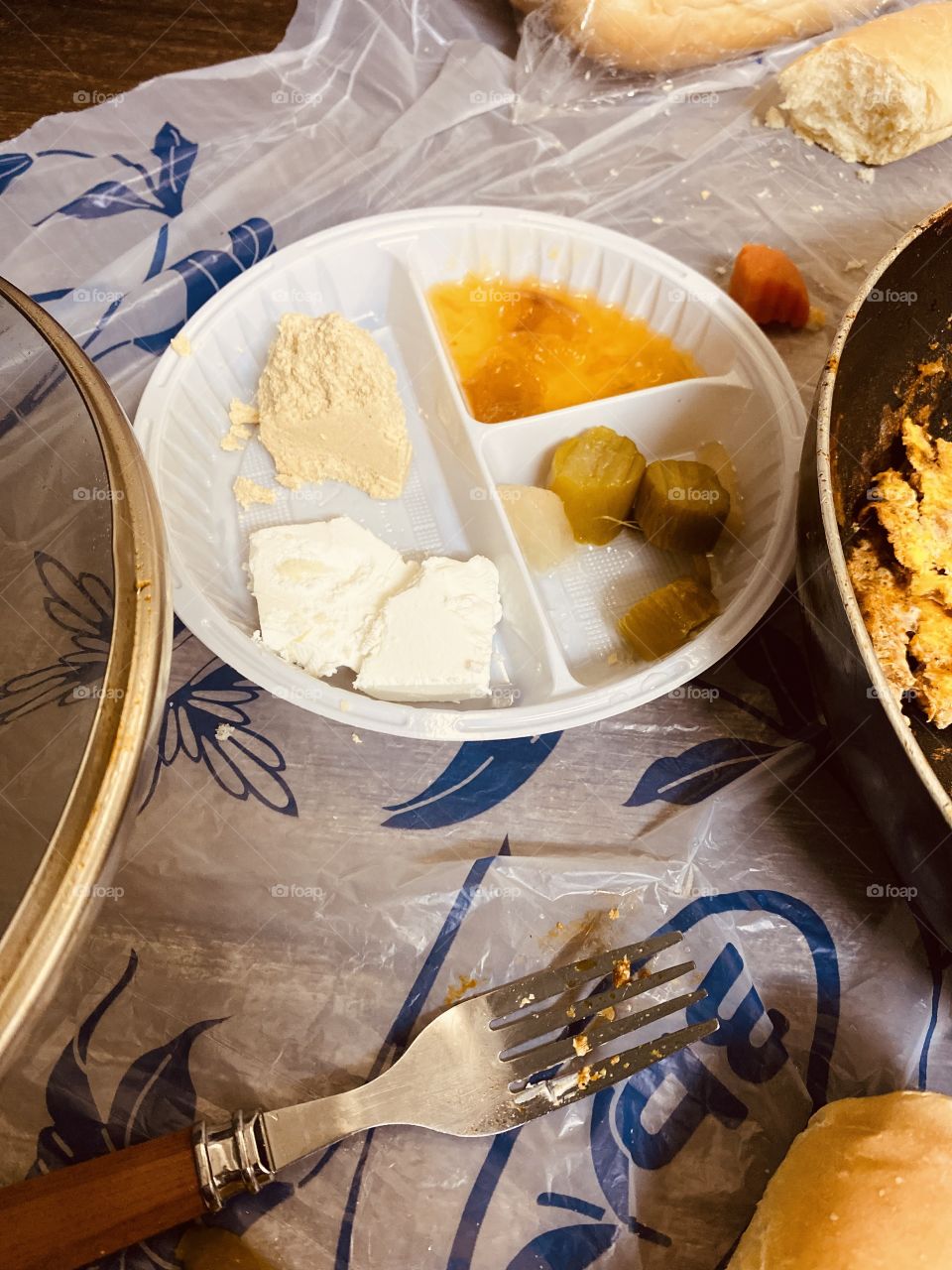 A simple and light dinner with my sister, eggs, tea and jam